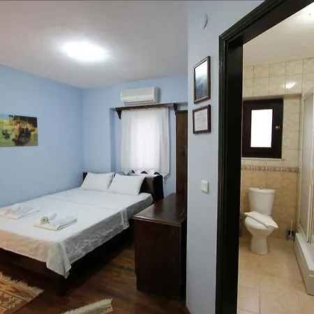 Yasu Tenados Hotel 2*