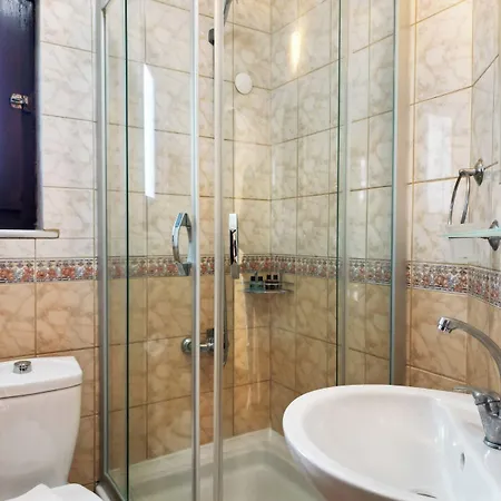 Yasu Tenados Hotel 2*